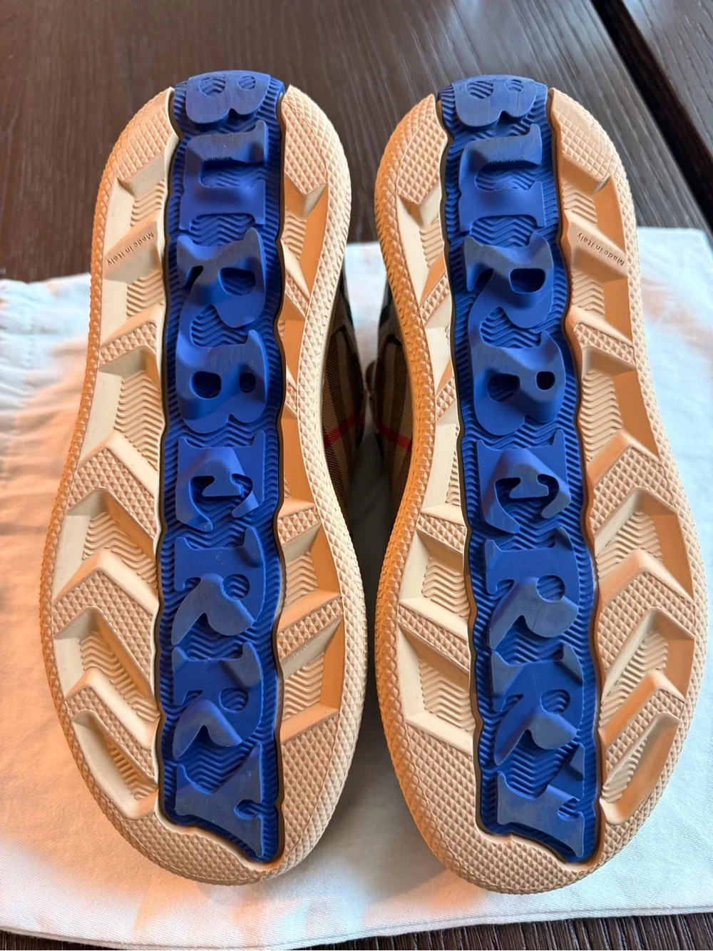 Burberry authentic terrace